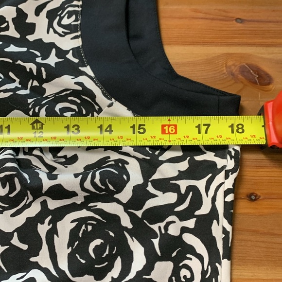 Swing Golf Shirt,Sleeveless, Stretchy, Front Zipper, White w Black Roses, Trim - Picture 7 of 9